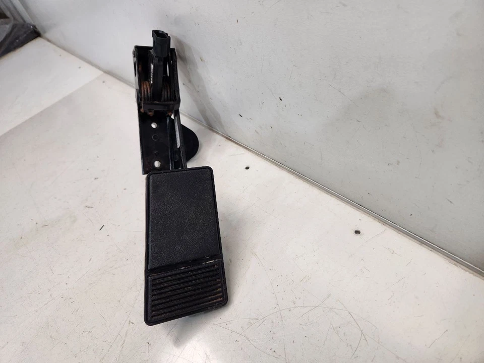 Pedal acelerador Buick LaCrosse 2006 (3,8 L/AT) - DBW/conducción por cable Foto 3 de 4