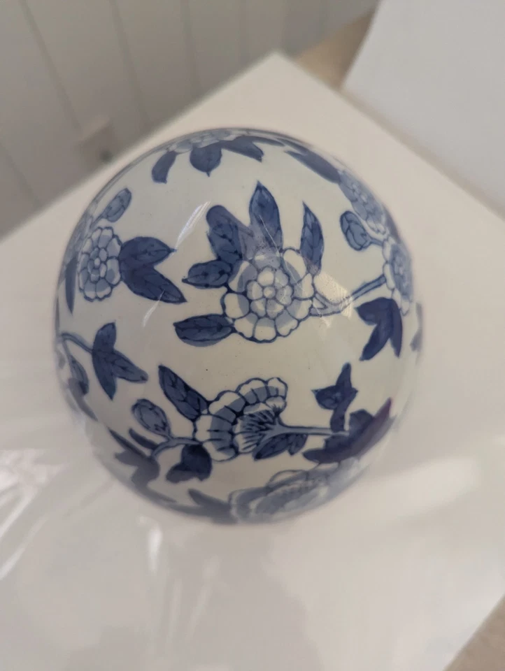 Huevo de porcelana chinoiserie azul y blanco de colección con base Foto 4 de 4