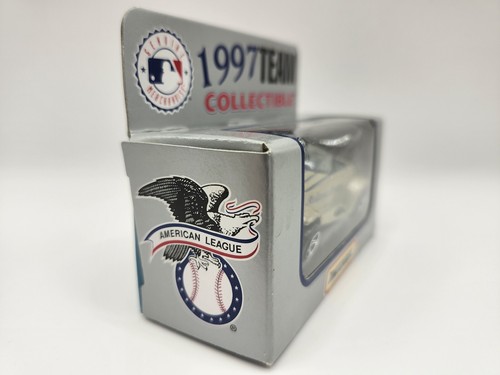 MATCHBOX 1997 TEAM COLLECTIBLE LIMITED EDITION ATLANTA BRAVES - Picture 3 of 4