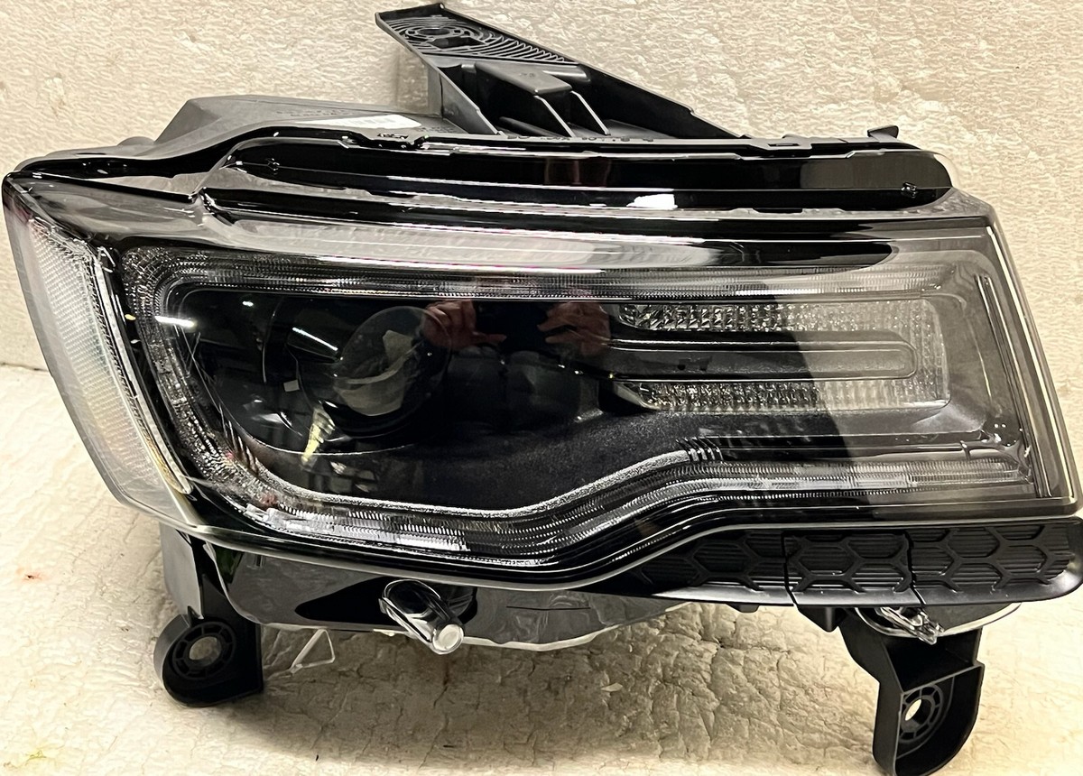 New OE 2016 Jeep Grand Cherokee SRT Passenger Right HID Xenon