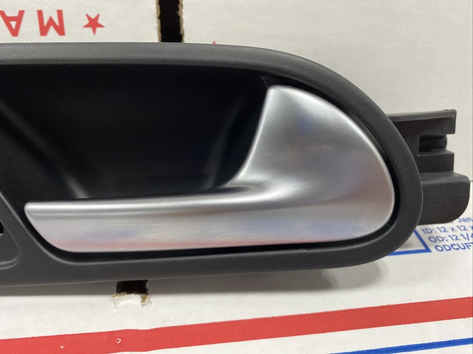 Volkswagen Tiguan 2013 manija interior puerta lateral derecha OEM 5N0 839 114 Foto 4 de 4