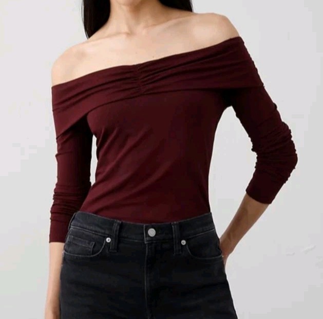 Banana Republic Women’s Soft Stretch Off-Shoulder Top Size L Wine Long Sleeve