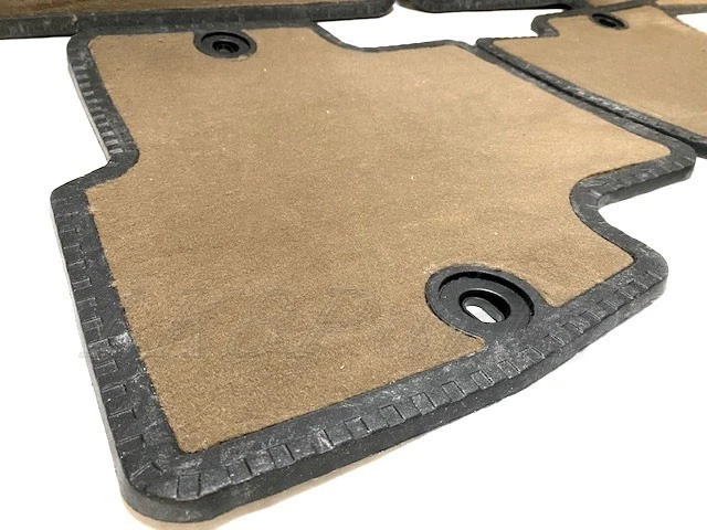 EAH500042SUC - Juego de alfombrillas beige genuinas para Land Rover LR3 05-07 Foto 2 de 4