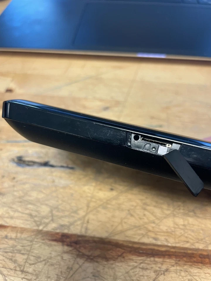 Quanta D53 5G Broadband Hotspot for T-Mobile - Image 2 of 4