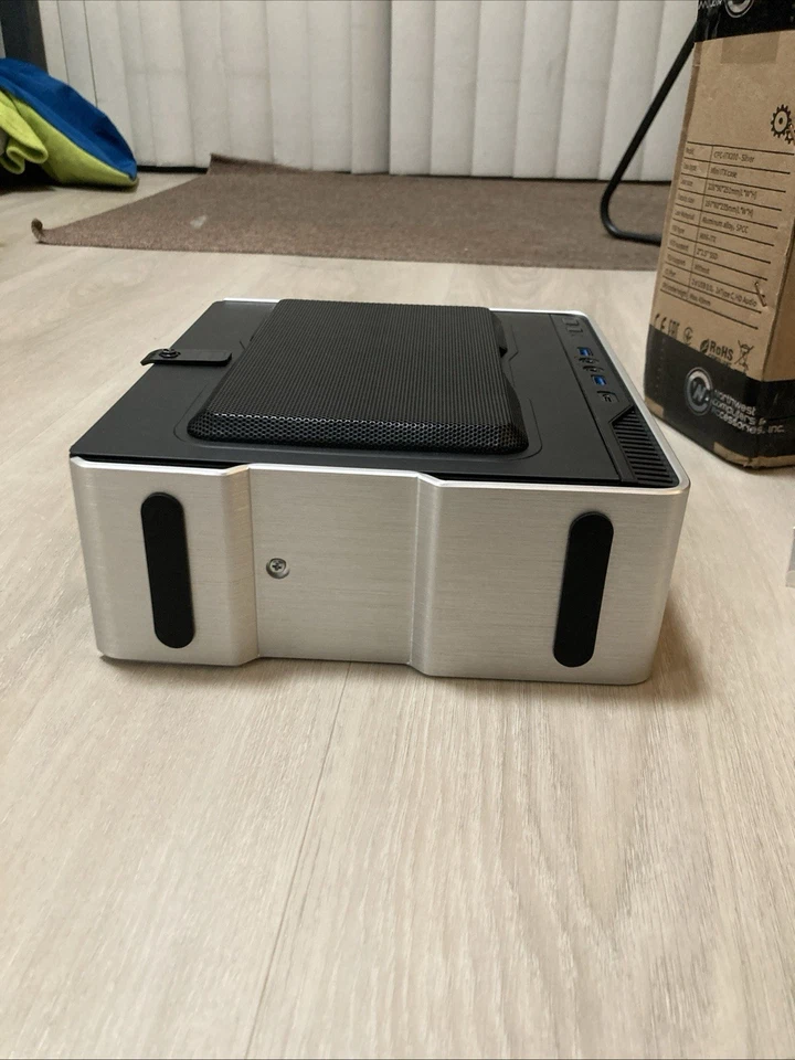 VERY RARE Cryo PC 3.3L HTPC CNC Aluminum Mini ITX Case LED Light Bar + 180W PSU - Image 4 of 4