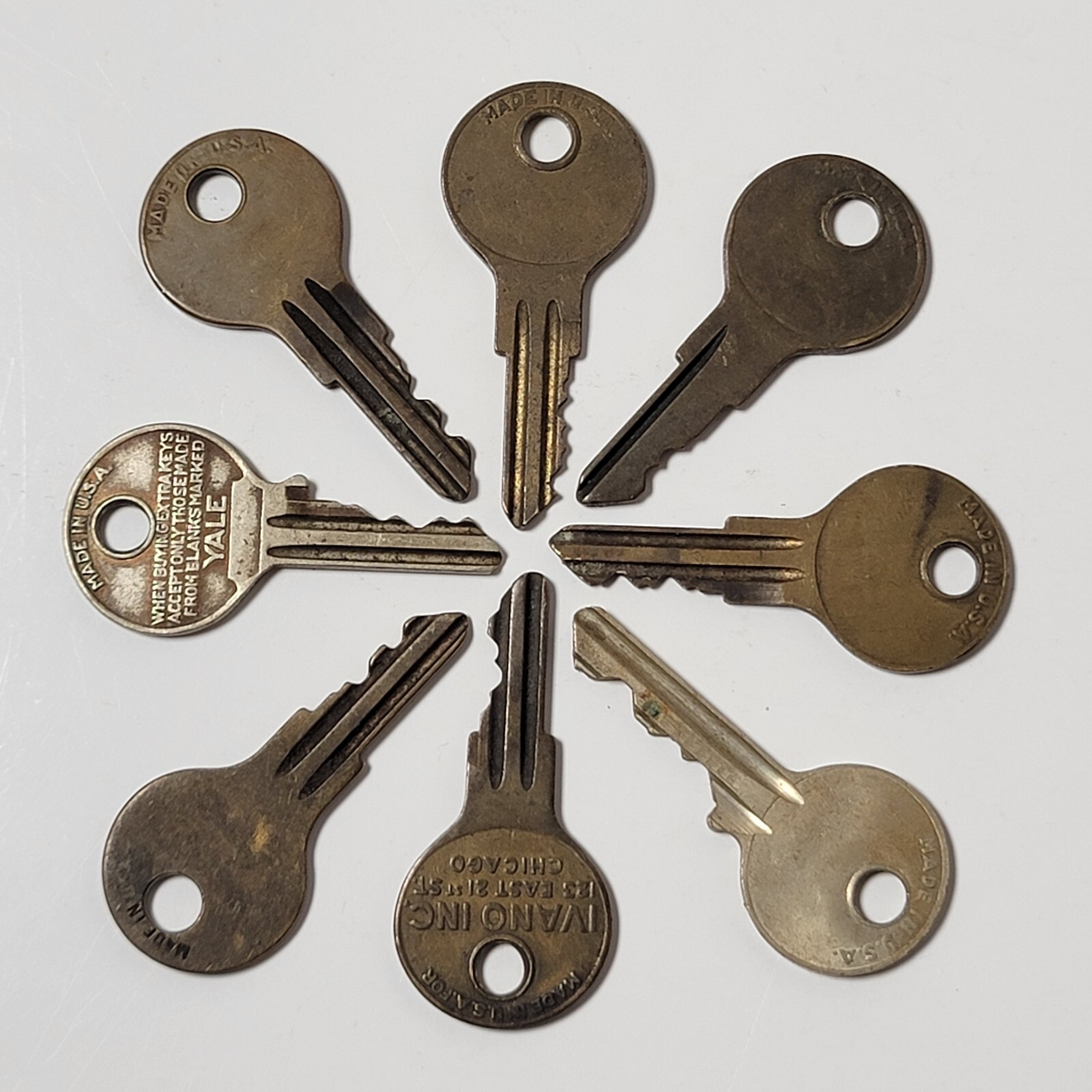 Sample Keys Round 8 Vtg Yale Round Shape House Keys In A Variety Of Cuts Approx 1.75