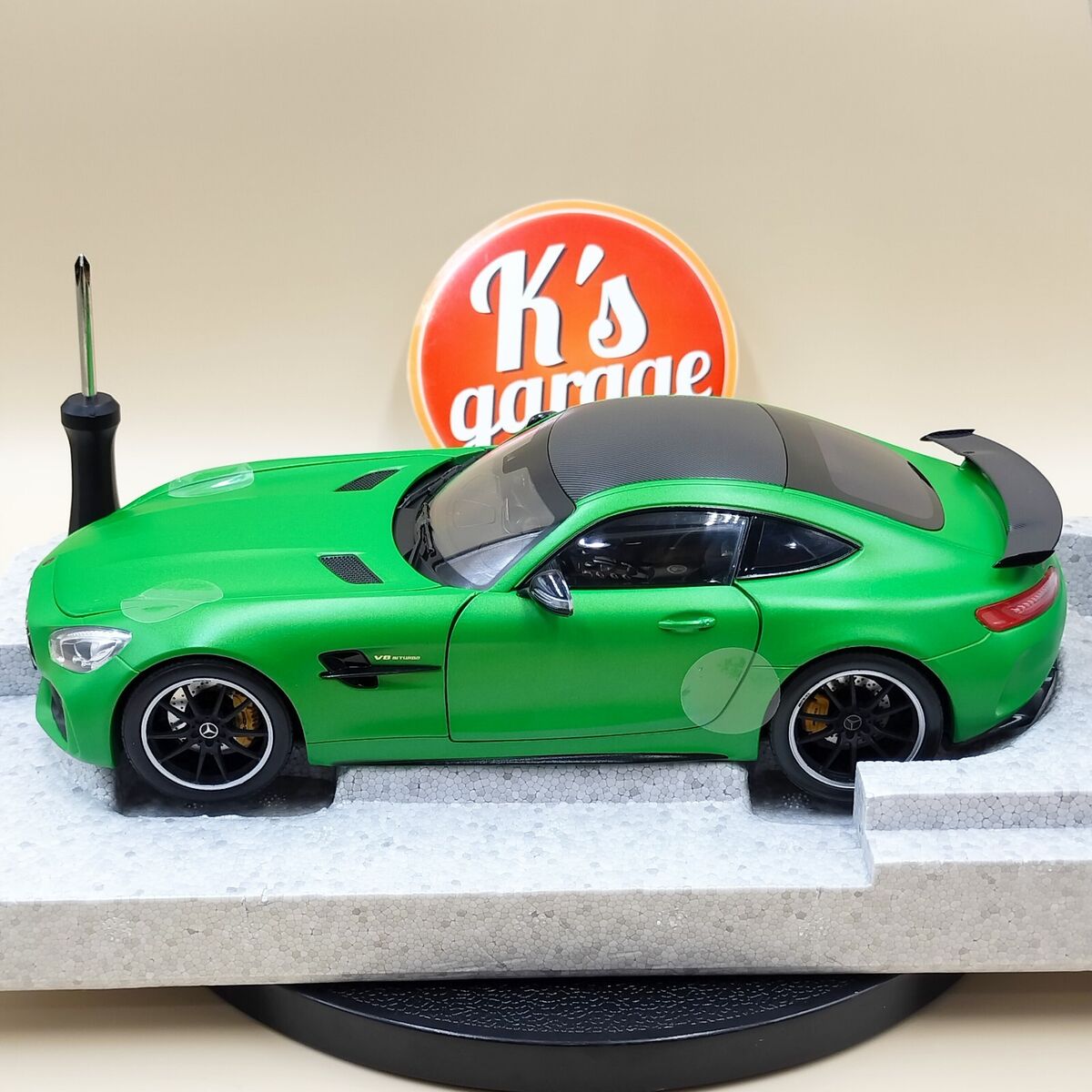 Norev 1/18 Mercedes Benz AMG GT R green hell magno Dealer Norev 1/18 Mercedes Benz AMG GT R green hell magno Dealer