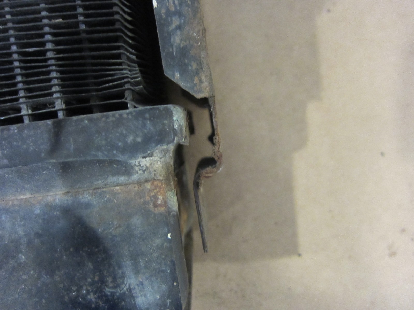 Ferrari Mondial 8 / 3.0 QV  - Water Radiator Cooler. Part# 116287