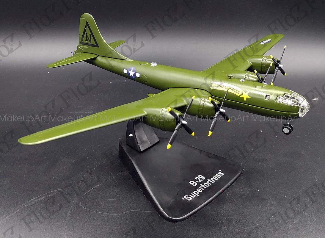 WWII Boeing B-29 Superfortress heavy bomber 1/144 plane