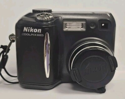 Nikon COOLPIX 885 3.2MP Digital Camera - Black PARTS/REPAIR ONLY Powers On READ