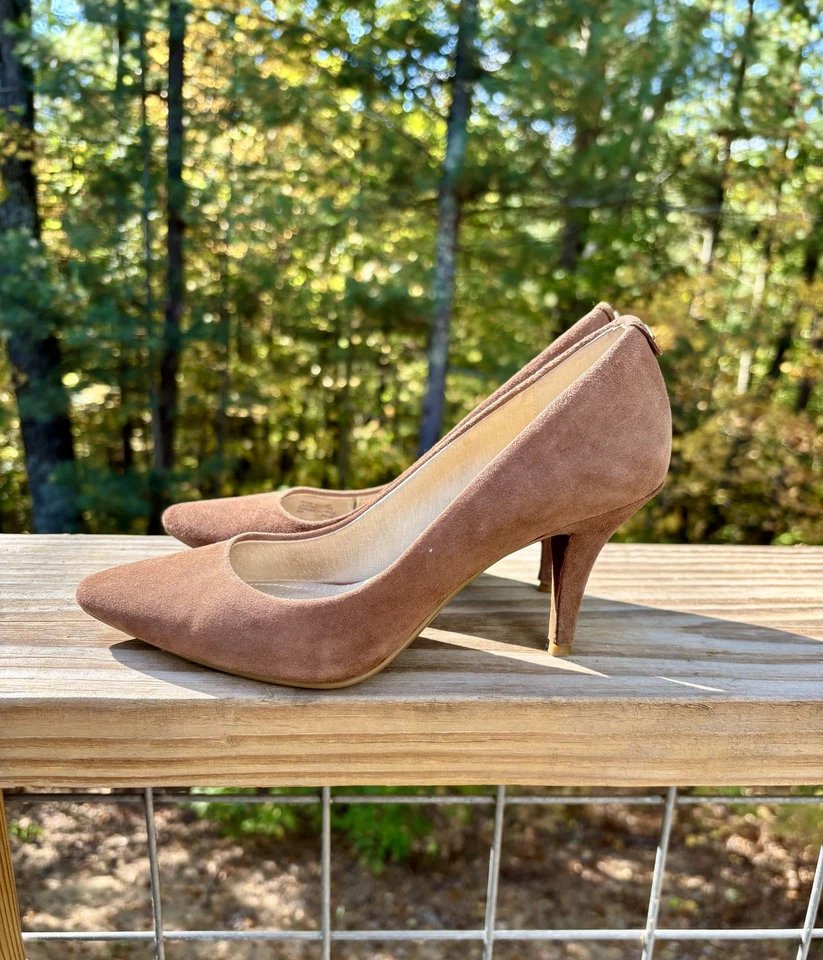 Zapatos de tacón alto Michael Kors de gamuza de cuero beige tostado marrón para mujer talla 6” Foto 4 de 4