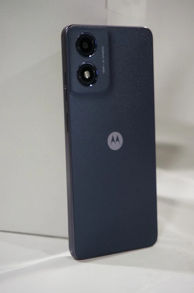 Motorola Moto G04 128GB + 4GB RAM, *Internacional* - Negro Concord (XT2421-3/DS) Foto 2 de 2