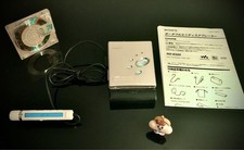 Sony MZ E520 Portable MiniDisc Player MD Walkman with Remote Control Earphones