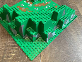 LEGO 6024 Raised 3D Baseplate from Dark Forest Fortress Castle 6079