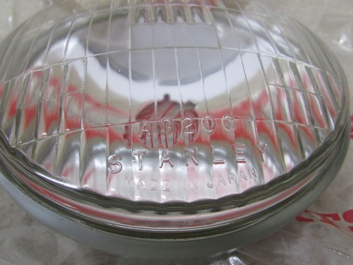 NOS HONDA CA175A CL125A SS125A OEM HEADLIGHT HOUSING LENS 33120-243-671 - Picture 2 of 3