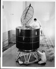 CANADA ANIK 1 COMMUNICATION SATELLITE EL SEGUNDO 1972 8" X 10" B/W ORIGL PHOTO