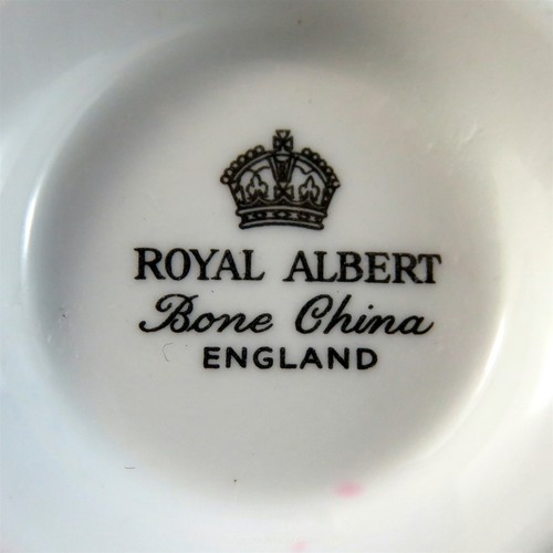 royal albert pink floral design tea cup and saucer set