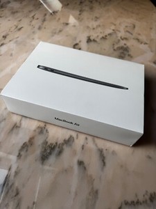 Apple MacBook Air 13.3" (Retina Display) 1.6 GHz Intel Core i5 8 GB RAM 128 GB P