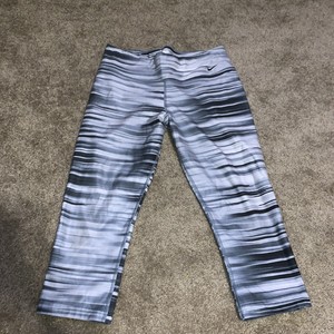 nike legend dri fit capri