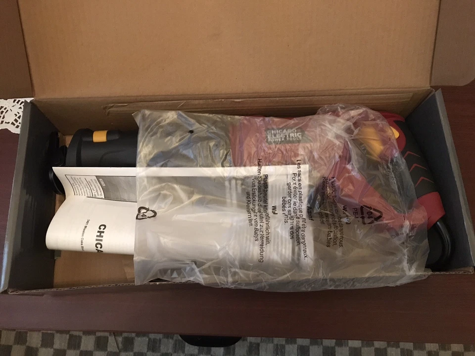 Chicago Electric Reciprocating Saw 6.0 AMP With Blades / 12 Blade Include Saw - Image 3 of 4