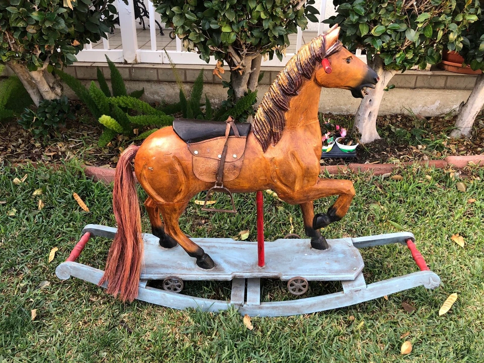 Antiguo juguete primitivo para caballo de madera Rockîng Foto 3 de 4