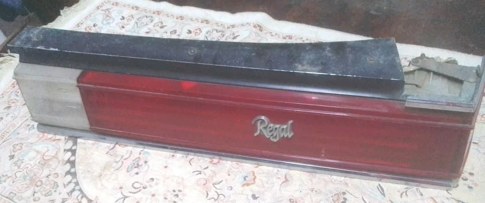 Buick Regal 1982-1983 Rh Tail Light Assembly - Image 2 of 4