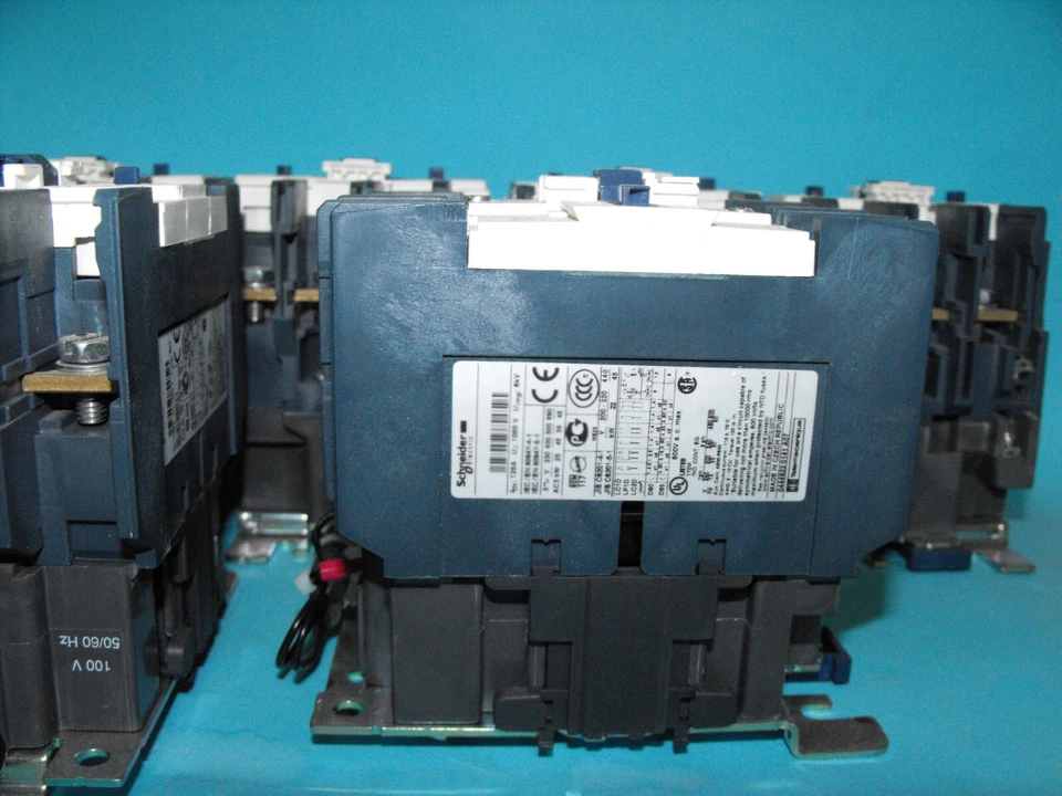 Schneider Electric.TELEMECANIQUE.LC1D956-F7.45KW.BOBINA 100V,50HZ/60HZ.NUEVO. Foto 3 de 4