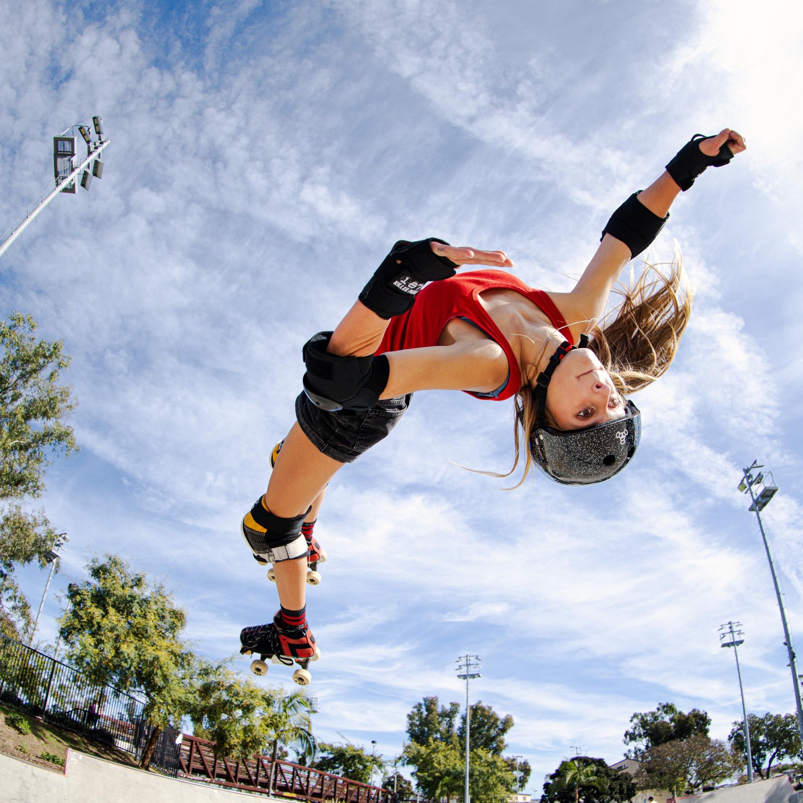 187 Killer Pads Medium Black Wrist Guard for Skateboarding  Sports Safety