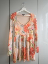 PrettyLittleThing Minikleid mit Blumenmuster ...