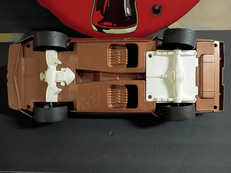 Pontiac Trans Am Processed Plastics Co. De colección Hecho en EE. UU. Dorado Marrón 18 pulgadas Foto 4 de 4