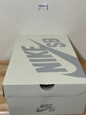 NIKE SB 箱　②us10.5 FZ8802-100 Nicole Hause Nike SB Dunk Low Pro Victory of The People