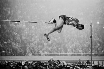 Valeriy Brumel Soviets competes Men's High Jump competition 21s- 1964 Old Photo