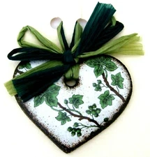 Handcrafted Sentiments Decorative Ceramic Heart Ivy Design Plus Greeting Card