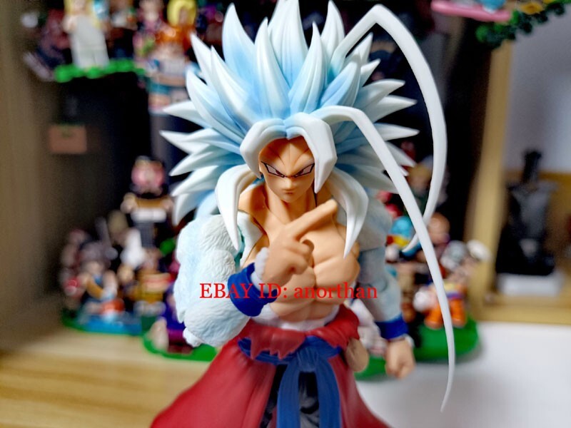 500個のサンゴクフィギュア KONG Studio Dragon Ball AF Son Goku Super Saiyan 5 White