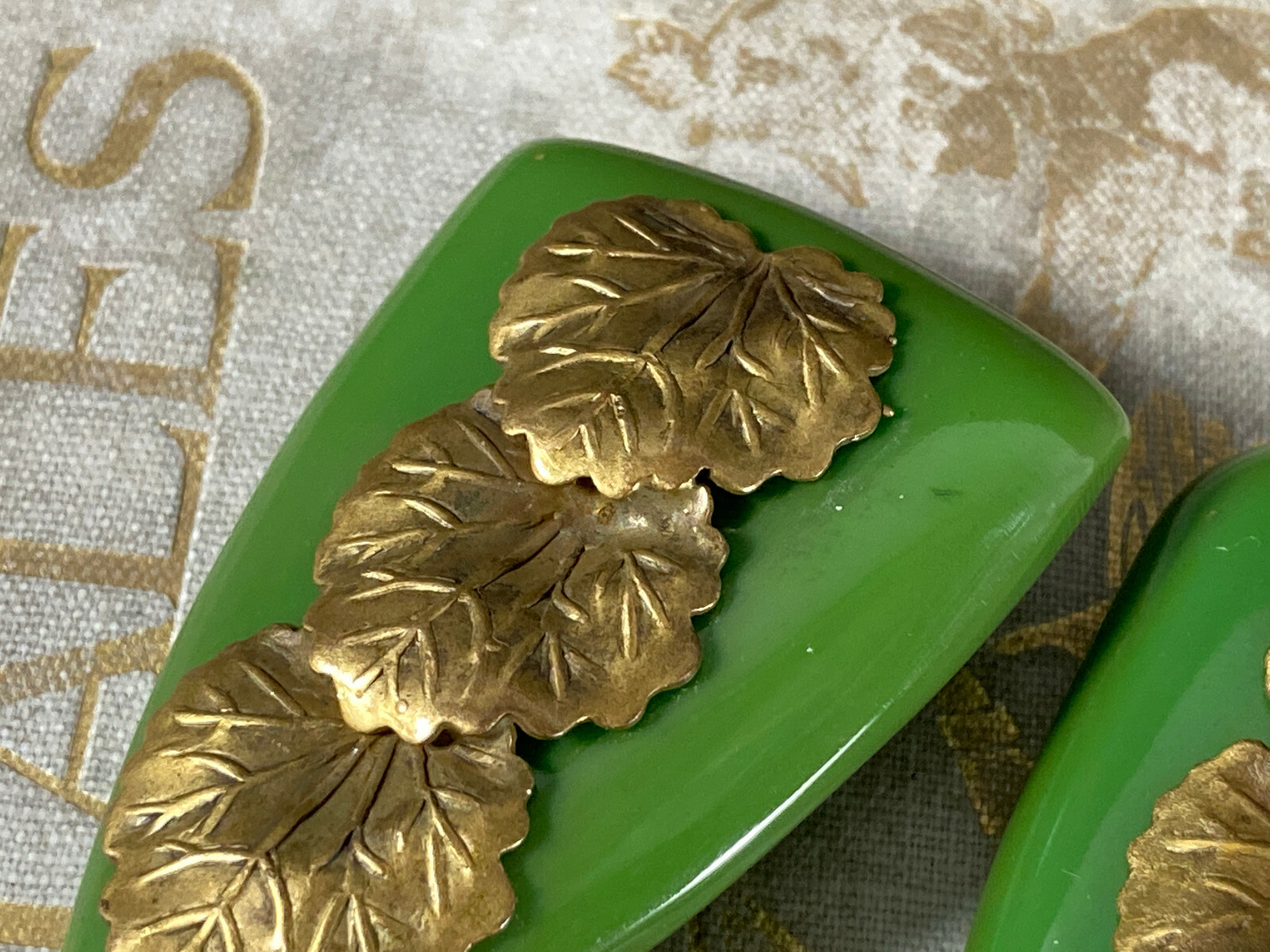 Vintage Green Leaves STUNNING Bakelite Shoe Clips Jew… Gem