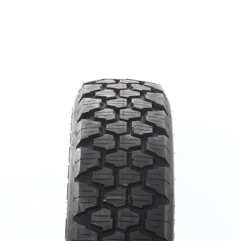 Driven Once LT 225/75R16 Goodyear Endurance RSD 115/112Q - 15/32 Foto 3 de 4