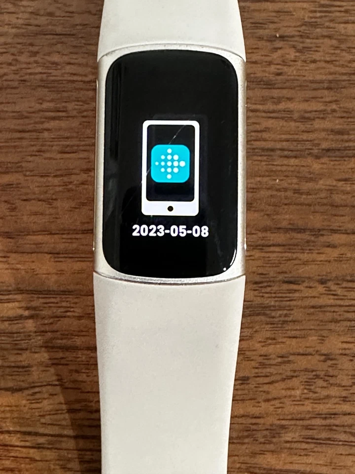 Fitbit Charge 5 Activity Tracker GPS Bluetooth Heart Rate Running Fitness Silver - Image 2 of 4