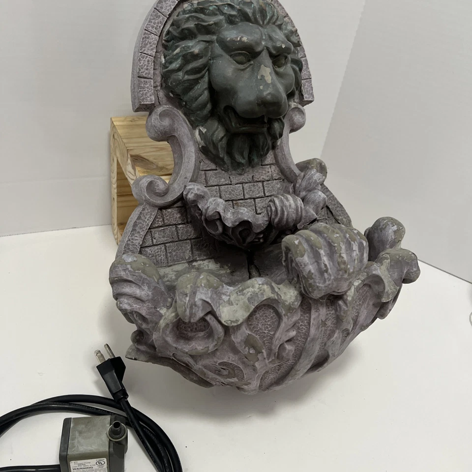 Fuente de agua montada en la pared con estatua de grifo de león al aire libre probada Foto 2 de 4