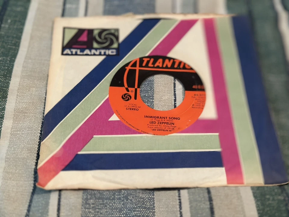 LED ZEPPELIN "IMMIGRANT SONG" /" HEY HEY WHAT CAN I DO" 45 (7”) MINT 1970 1stpre - Image 3 of 3