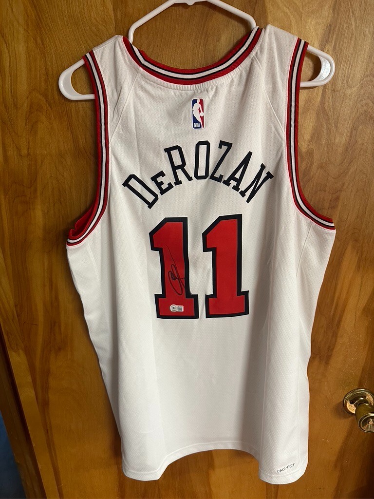 Demar DeRozan Nike Swingman Signed Jersey Beckett Certified Chicago