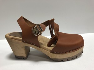 mia madeline clog