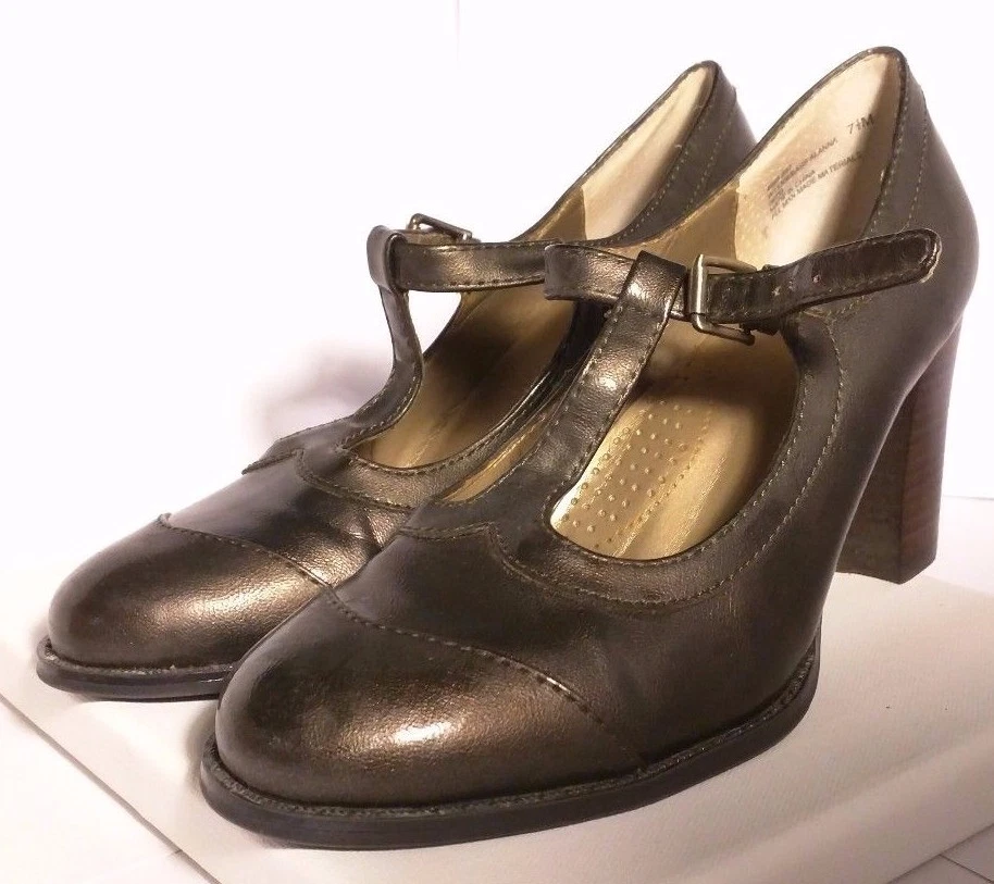 Bass™ Gold Leather Pump T-Strap, Block Heel w/ Adjustable Buckle & Round Toe 7.5 - Image 3 of 4