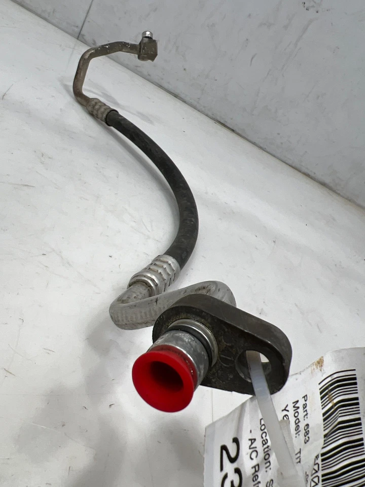 Manguera de descarga de refrigerante de aire acondicionado Nissan Armada Titan 2004-2015 OEM 92490ZT05A Foto 3 de 3