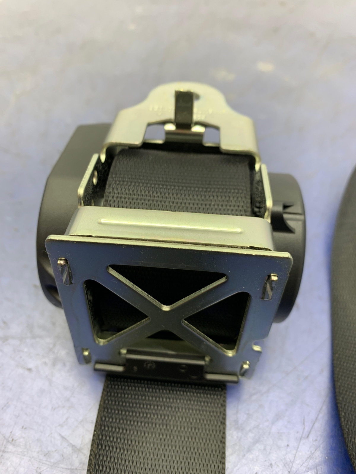 2014 - 2019 MASERATI GHIBLI OEM LH REAR LEFT SEAT BELT RETRACTOR 6700174370