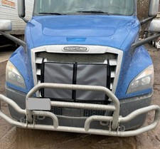 Cubierta de rejilla de invierno Freightliner Cascadia 2018-2029. Fácil de instalar.