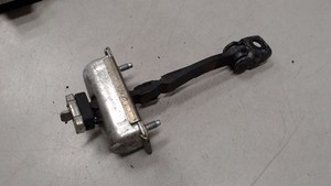 Feststeller Türfangband (tür vorn) Rechts 13180682 Opel Corsa 1.3 Cdti DPF Bj