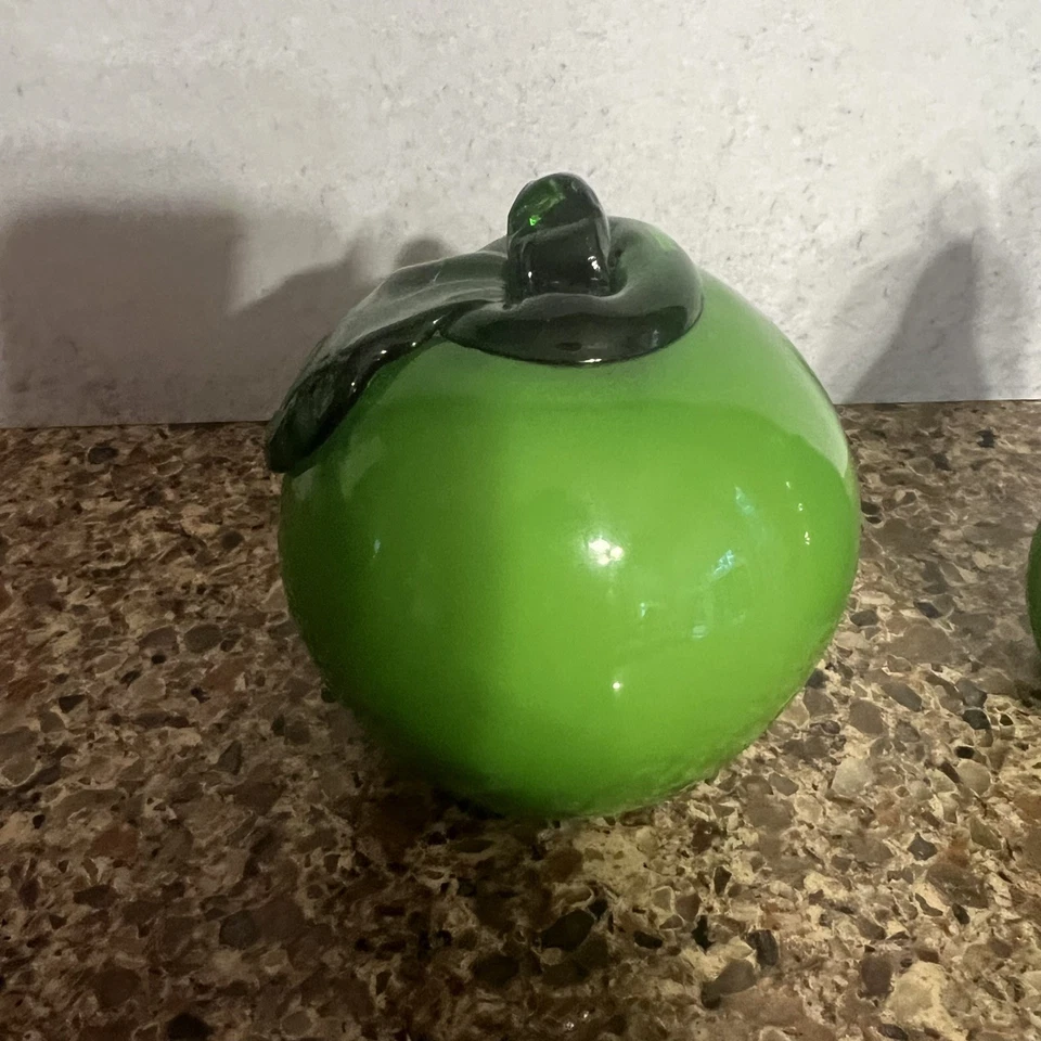 Pisapapeles de vidrio soplado a mano verde manzana y fruta pera hoja verde estilo morano Foto 2 de 4