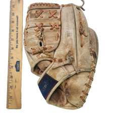Vintage Spalding Maury Wills Baseball Glove Model 42-351 autograph model