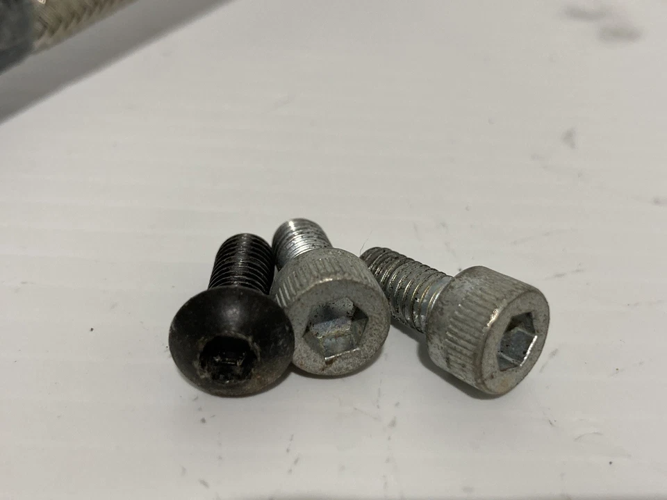 1999 Victory V92C Oil Cooler Line, Upper (OEM) Foto 2 de 4