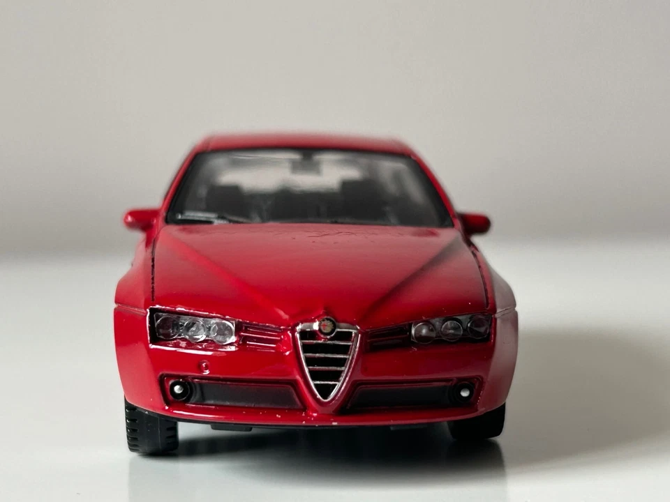 Coche deportivo Alfa 159 modelo de coche italiano diecast juguete rojo escala 1:43 Welly Foto 3 de 4